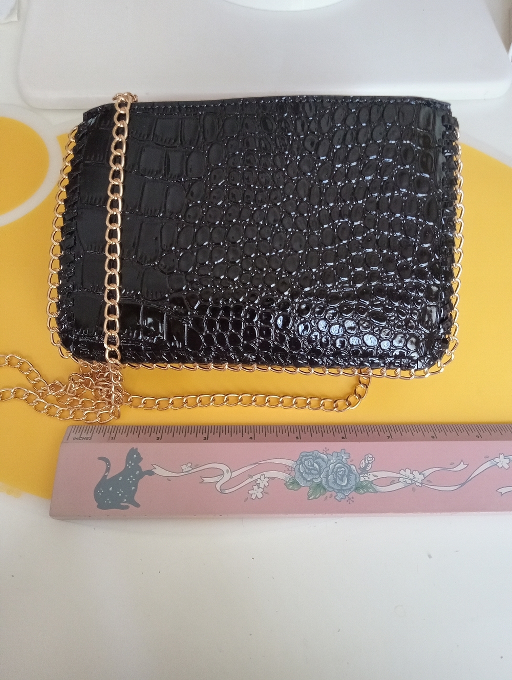 Black Croc-Embossed Chain Shoulder Bag - Classic Women’s Crossbody